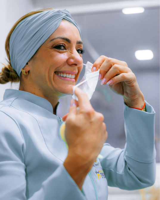 Dra. Karen Tamer, dentista em Itajaí especializada no tratamento do ronco e da apneia do sono.